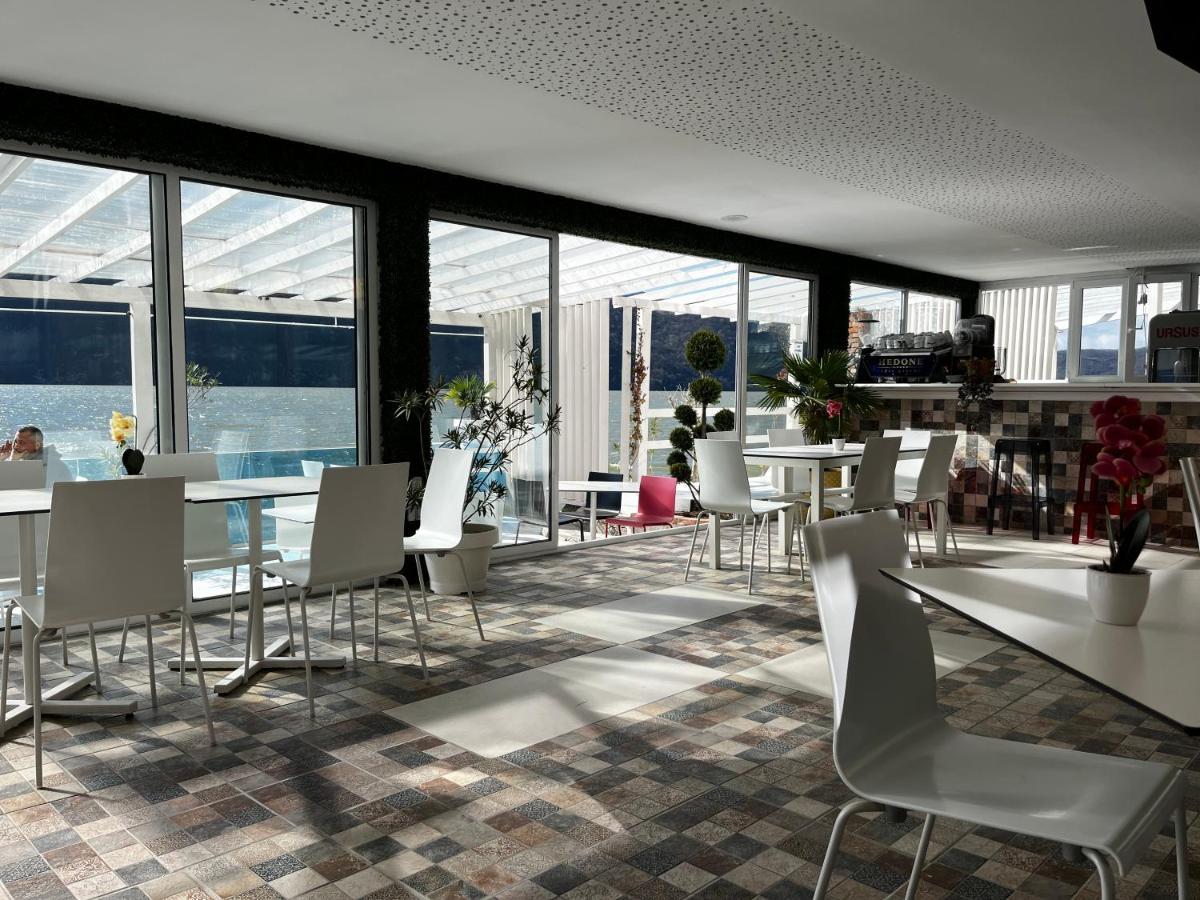 Riviera 990 - Resort & Restaurant Eselnita Exterior photo