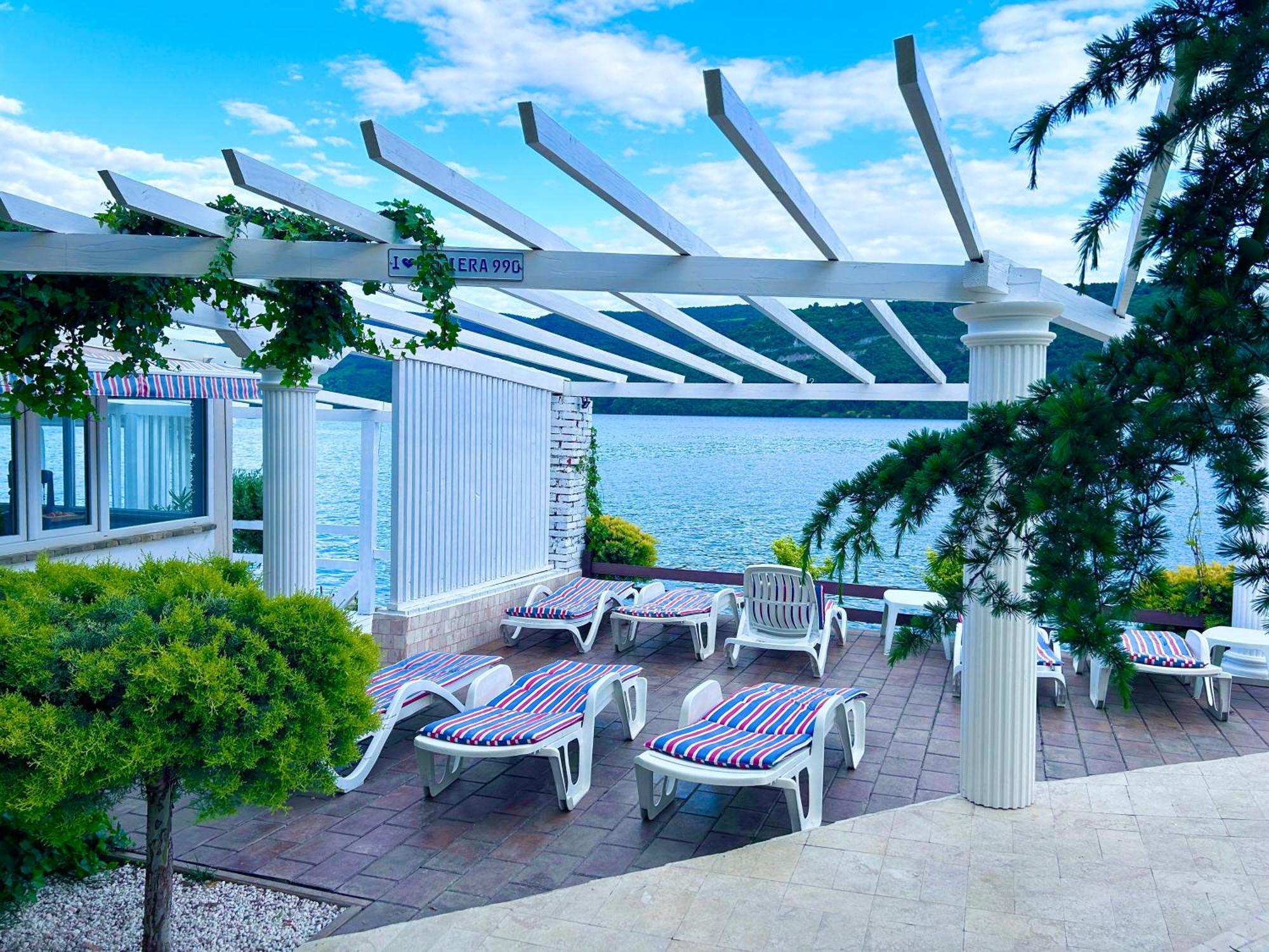 Riviera 990 - Resort & Restaurant Eselnita Exterior photo